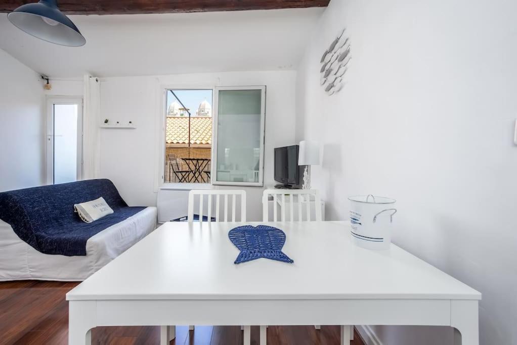 Au Coeur Du Panier Avec Terrasse 2 A 4 Personnes Climatisation Lägenhet Marseille Exteriör bild