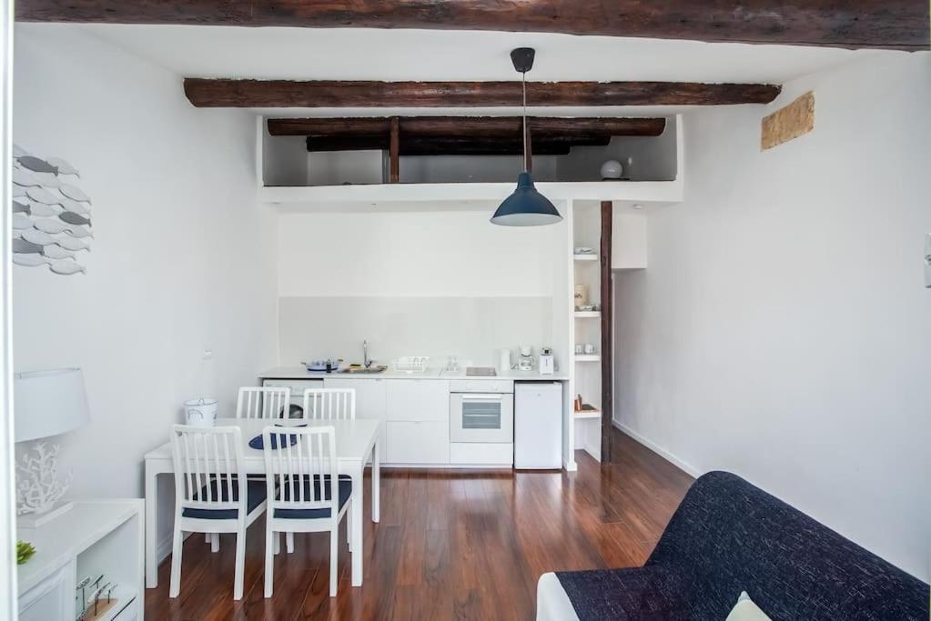 Au Coeur Du Panier Avec Terrasse 2 A 4 Personnes Climatisation Lägenhet Marseille Exteriör bild